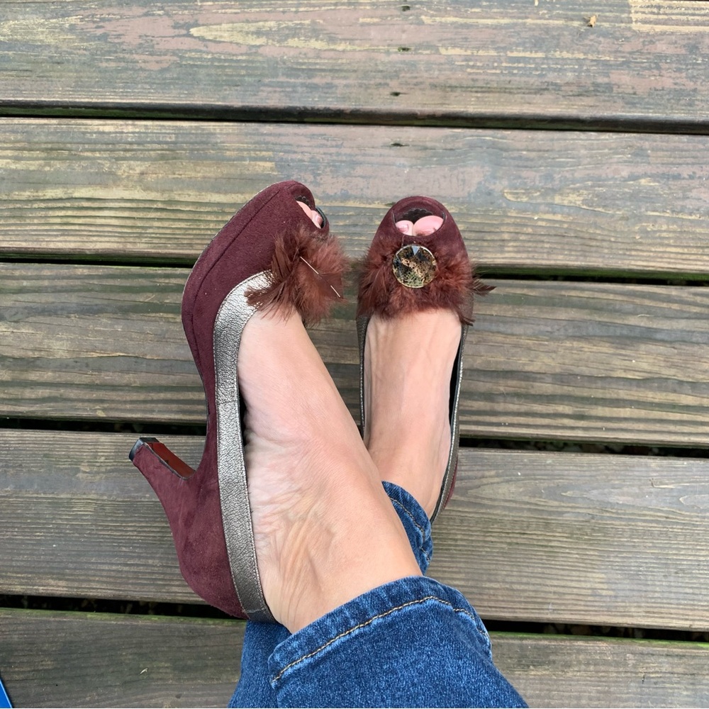 Rebeca Sanver Red Bottom Peep Toe Suede Heels Boa & Gemstone ~ Size 38 (8)